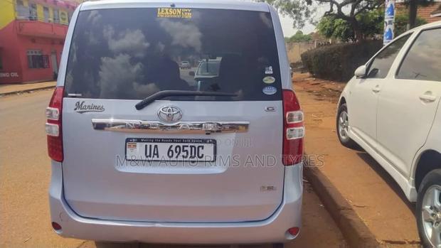 Toyota Noah 2.0 143hp AWD (7 Seater) 2010 Silver
