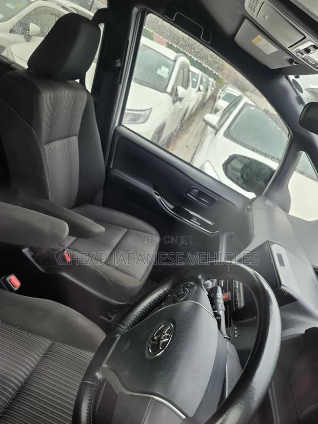 Toyota Noah 2018 White
