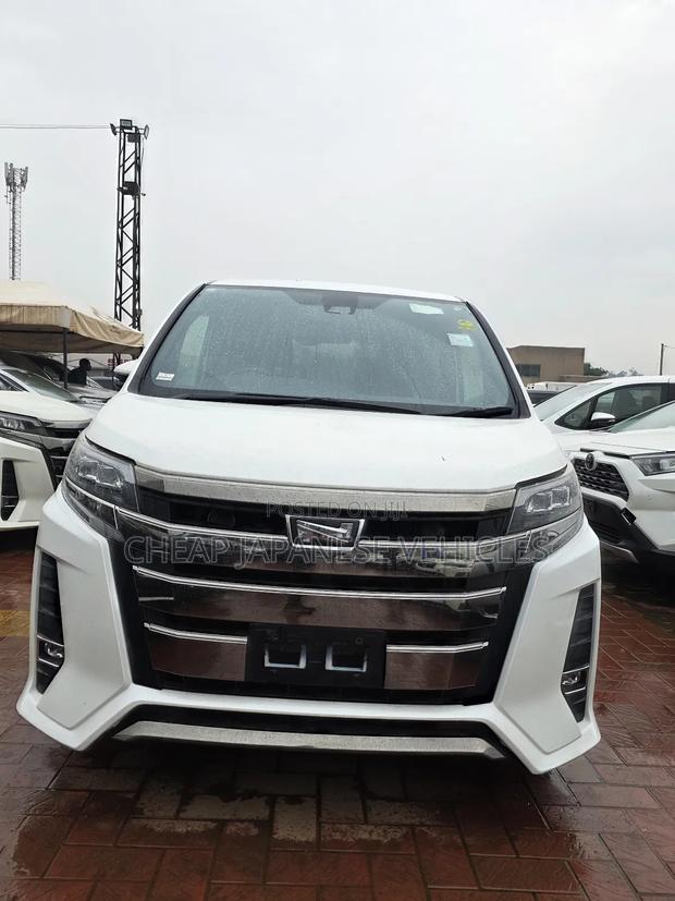 Toyota Noah 2018 White