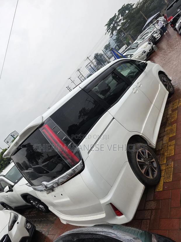 Toyota Noah 2018 White