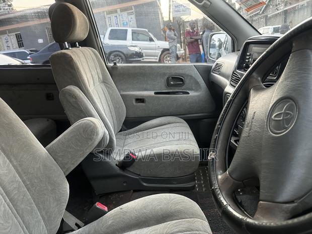 Toyota Noah 2002 White