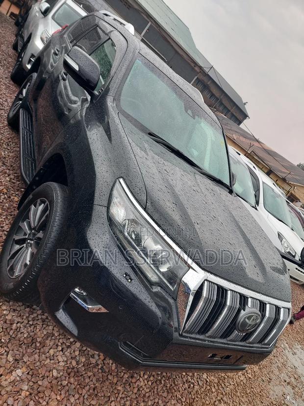 Toyota Land Cruiser Prado 2.8 2017 Black