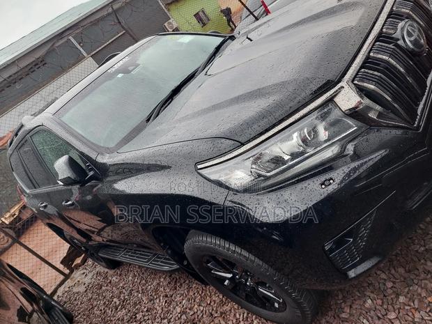 Toyota Land Cruiser Prado 2.8 2017 Black