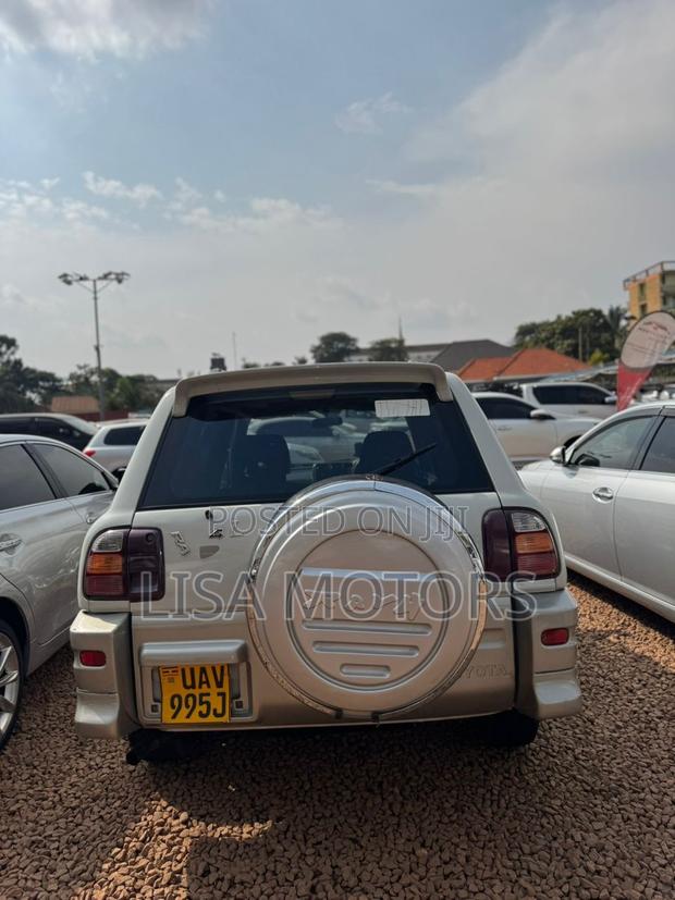 Toyota RAV4 Automatic 2002 White