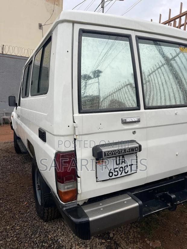 Toyota Land Cruiser 2005 White