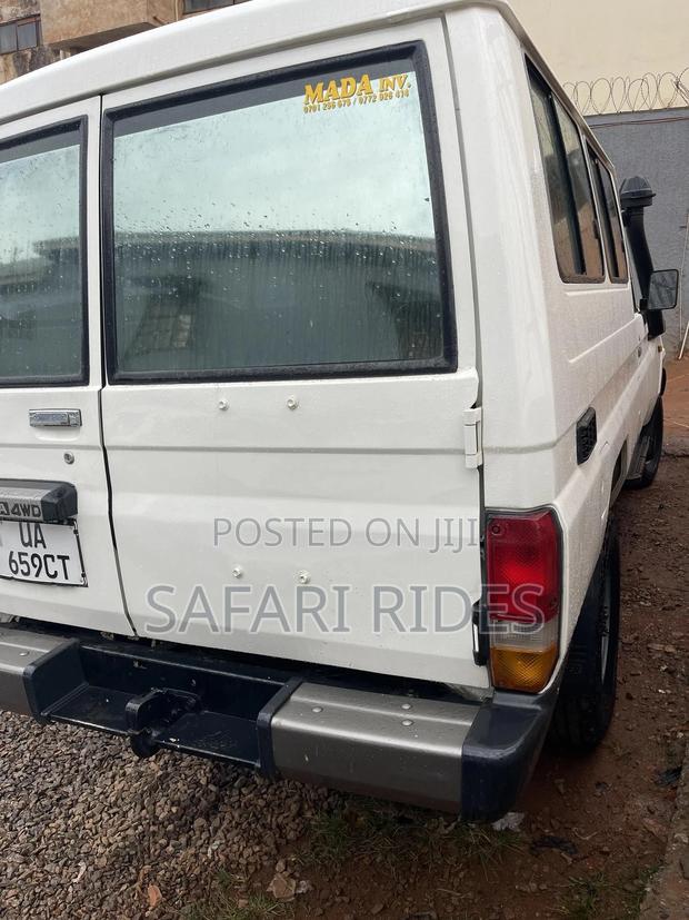 Toyota Land Cruiser 2005 White
