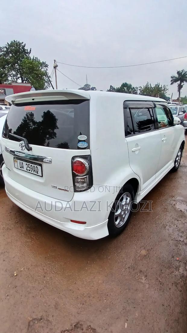Toyota Corolla Rumion 2010 White