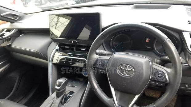 Toyota Harrier 2.0 2021 Gold