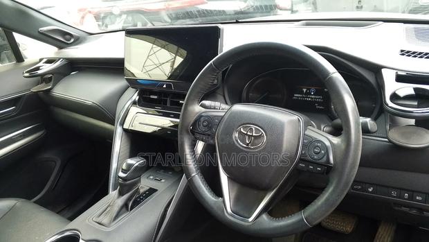 Toyota Harrier 2.0 2021 Gold