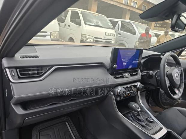 Toyota RAV4 XLE Premium FWD 2023 Gray