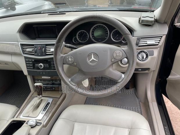 Mercedes-Benz E300 2010 Blue