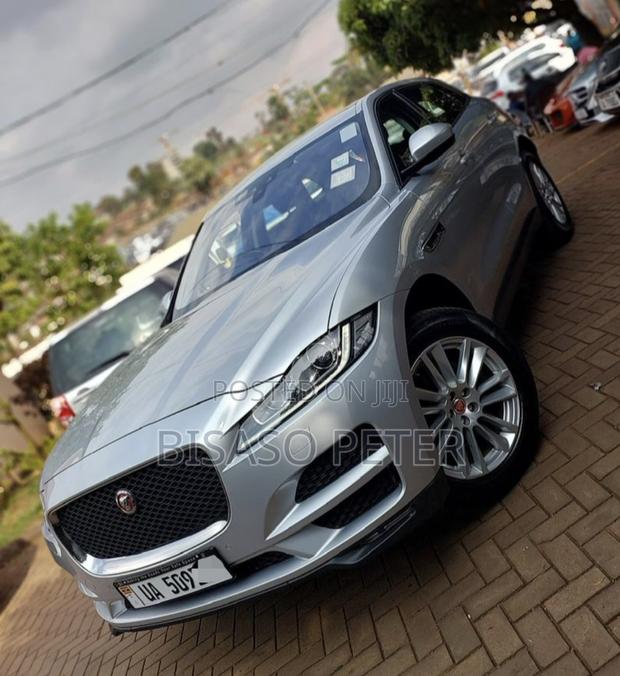 Jaguar F-Pace 2017 Silver