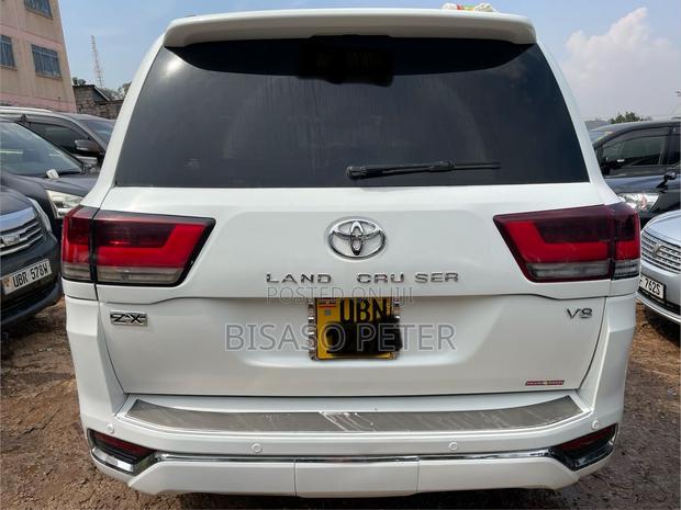 Toyota Land Cruiser 4.6 V8 GX-R 2013 White