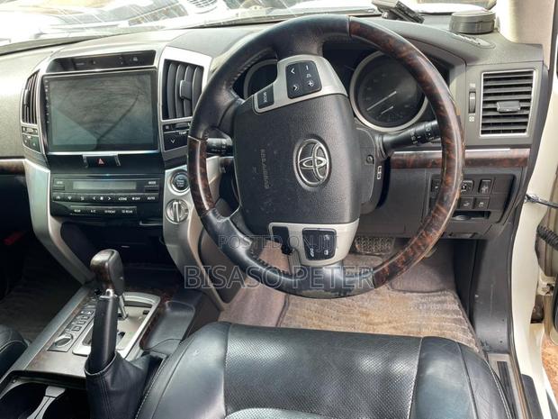 Toyota Land Cruiser 4.6 V8 GX-R 2013 White