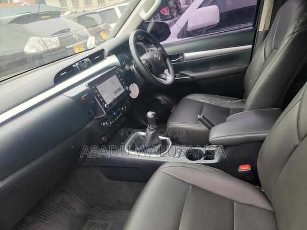 Toyota Hilux 2015 Gray