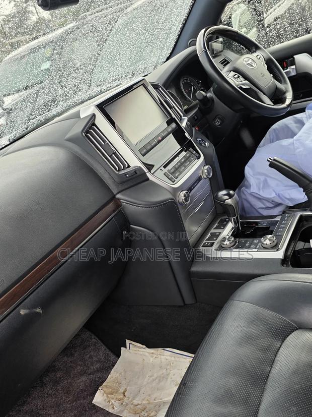 Toyota Land Cruiser 4.6 V8 ZX 2019 Black