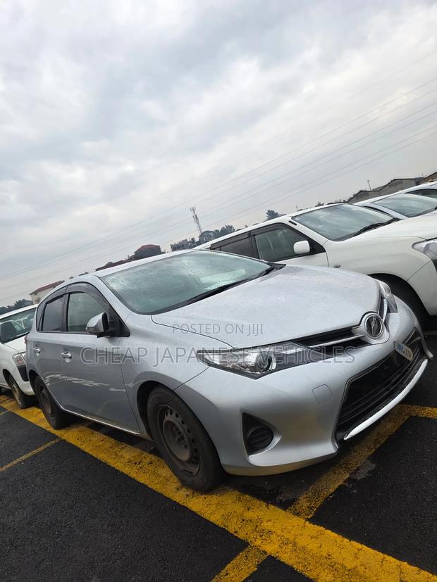 Toyota Auris 2013 Silver