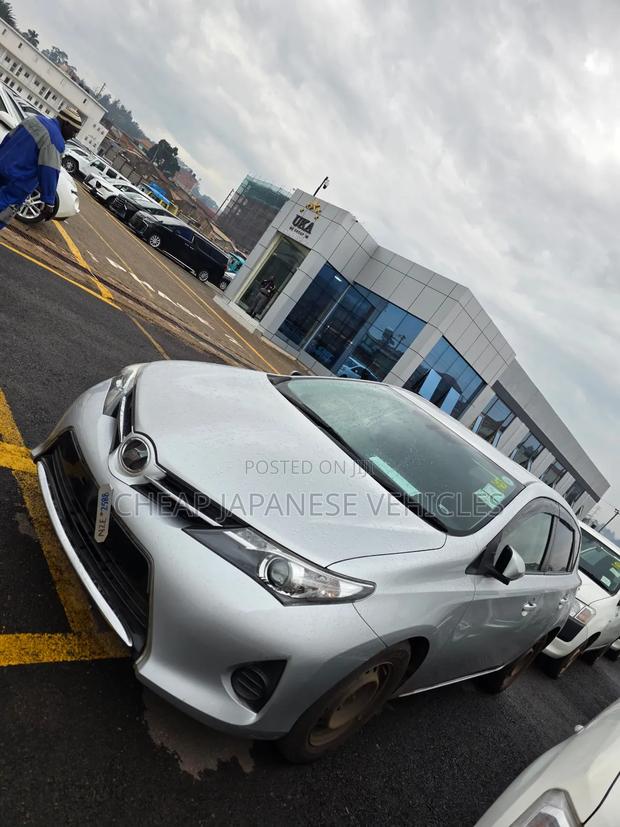 Toyota Auris 2013 Silver