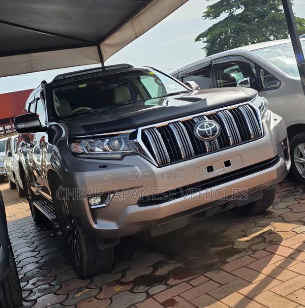 Toyota Land Cruiser Prado 2.8 2023 Beige