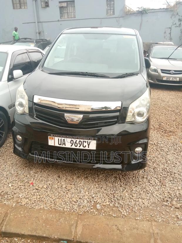 Toyota Noah 2012 Black