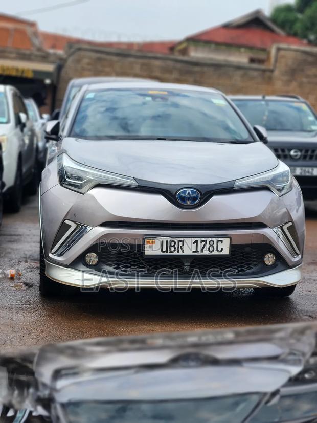 Toyota C-HR XLE Prermium FWD (2.0L 4cyl 2AM) 2018 Silver