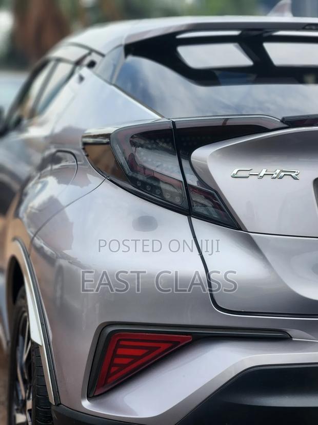 Toyota C-HR XLE Prermium FWD (2.0L 4cyl 2AM) 2018 Silver