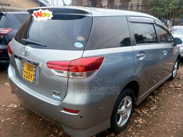 Toyota Wish 2010 Silver