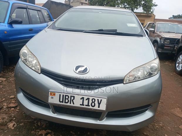 Toyota Wish 2010 Silver