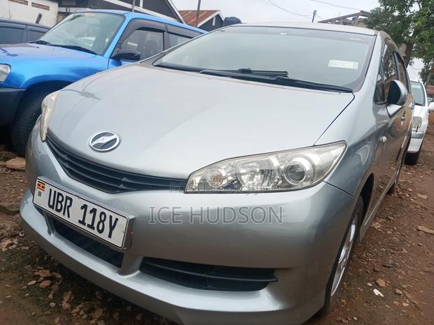 Toyota Wish 2010 Silver