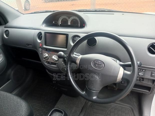 Toyota Sienta 2012 White