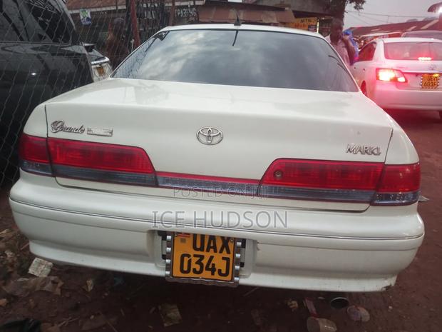 Toyota Mark II 2000 White