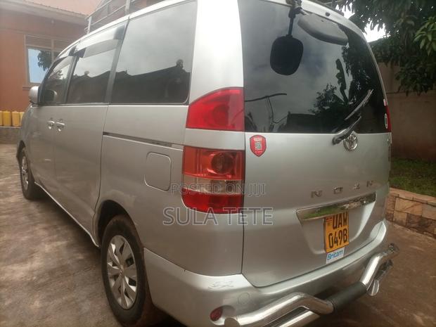 Toyota Noah 2.0 FWD (8 Seater) 2005 Silver