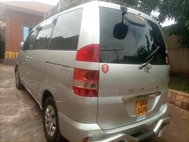 Toyota Noah 2.0 FWD (8 Seater) 2005 Silver