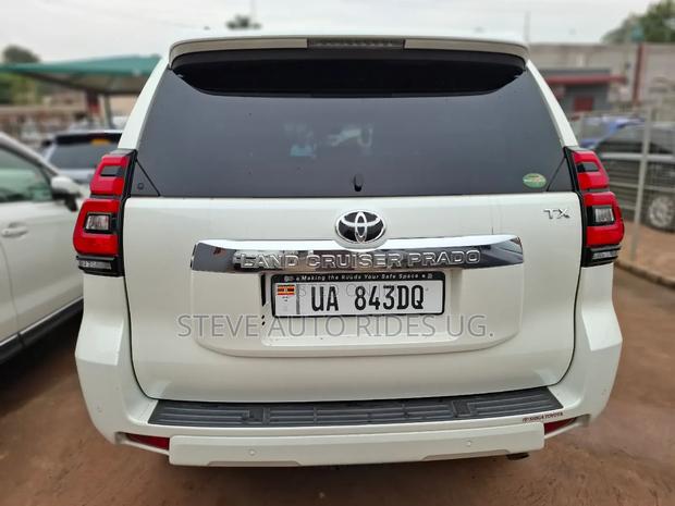 Toyota Land Cruiser Prado 2.8 2018 White