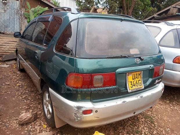 Toyota Ipsum 1999 Green