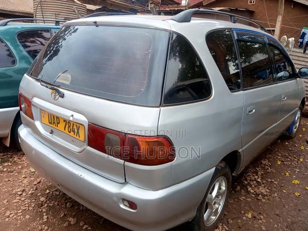 Toyota Ipsum 1999 Silver