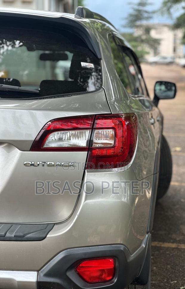 Subaru Outback 2.5i Premium AWD 2016 Gold