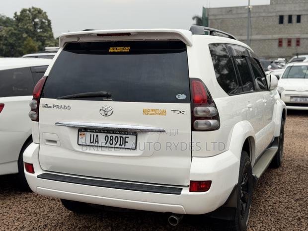 Toyota Land Cruiser Prado 2009 White