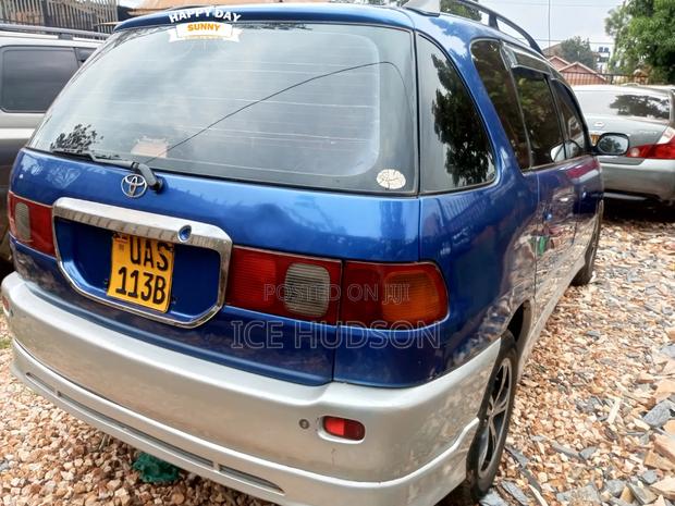 Toyota Ipsum 1999 Blue
