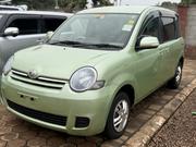 Toyota Sienta 2010 Green for sale