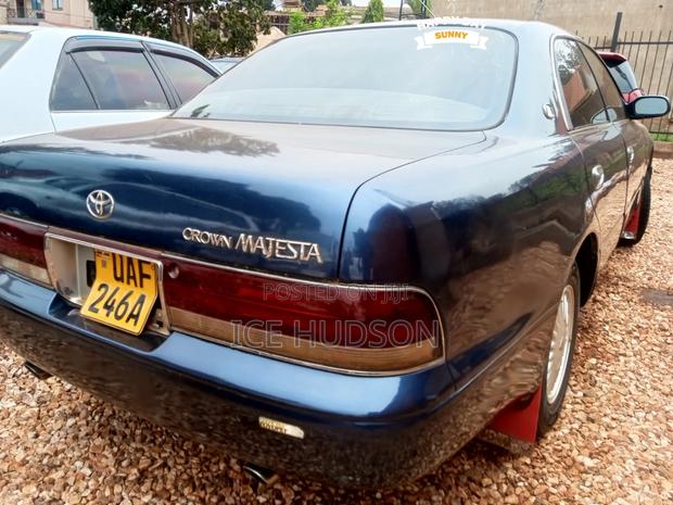 Toyota Crown Majesta 1998 Blue