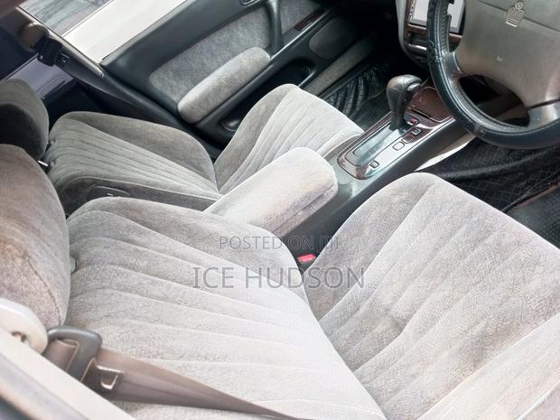 Toyota Crown Majesta 1998 Blue