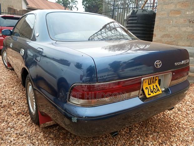 Toyota Crown Majesta 1998 Blue