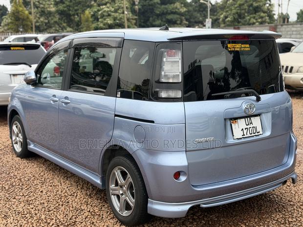 Toyota Sienta 2010 Blue