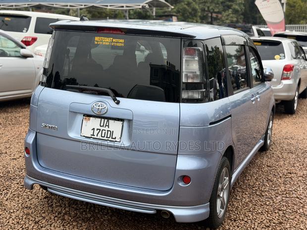 Toyota Sienta 2010 Blue