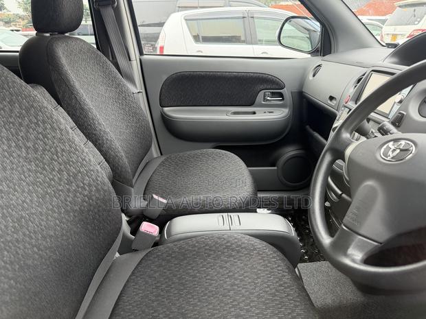 Toyota Sienta 2010 Blue