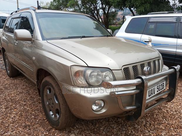 Toyota Kluger 2004 Gold