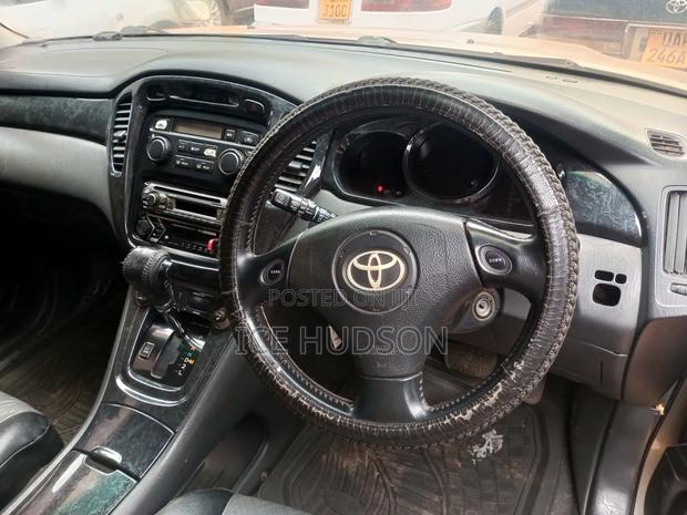 Toyota Kluger 2004 Gold