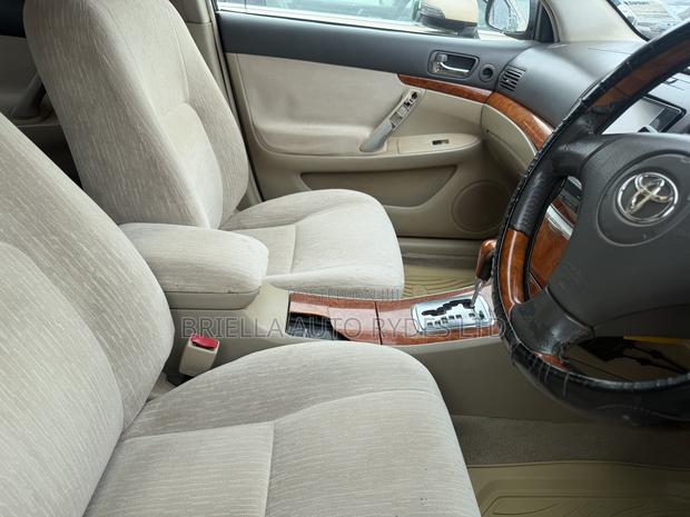 Toyota Premio 2006 Gold