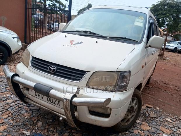 Toyota Noah 2002 Off white